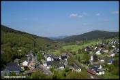 Mit_dem_nachmittglichen_Frachter_von_Kreuztal_nach_Vorhalle_konnte_hier_am_22.Mai_die_140_569_im_Lennetal_in_Benolpe_aufgenommen_werden..jpg